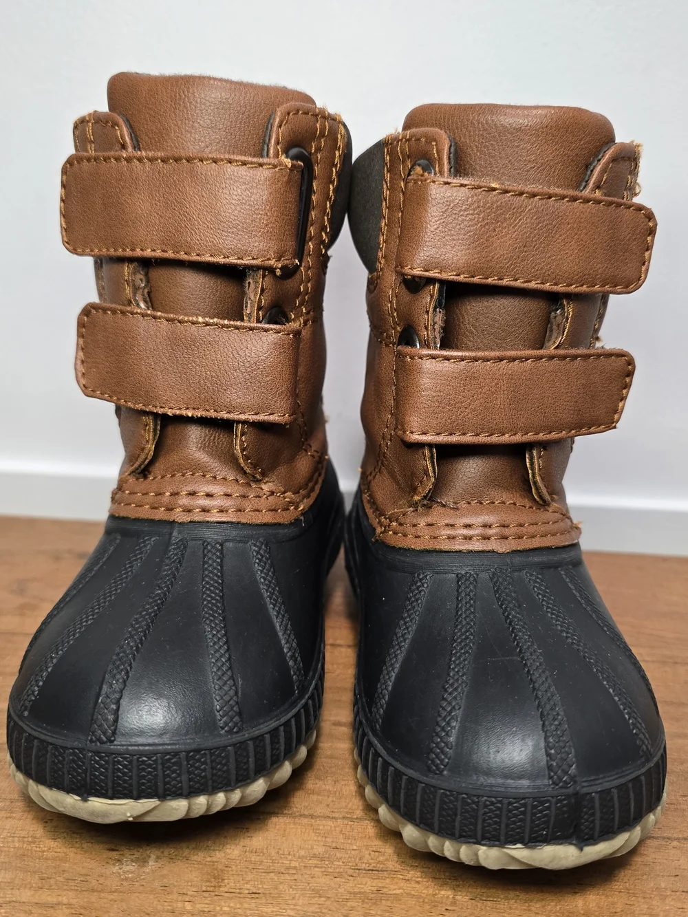 Gap 3M Thinsulate Kids Brown and Black Waterproof Winter Boots.